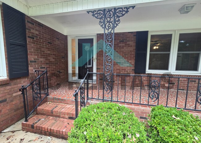 Building Photo - 706 Hedrick Dr