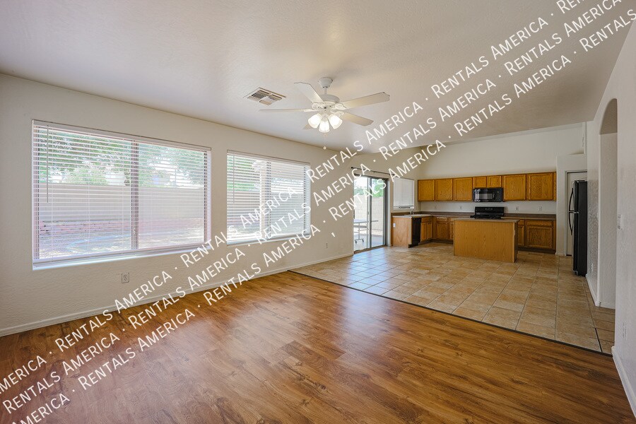 Building Photo - 3218 N 127th Ln