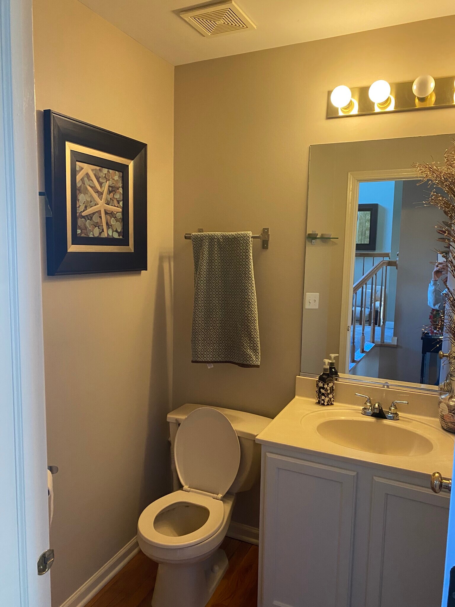 Building Photo - 1915 Chestnut Grove Dr