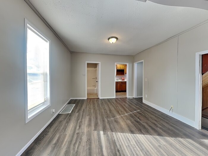 Building Photo - 1115 19th Ave NE