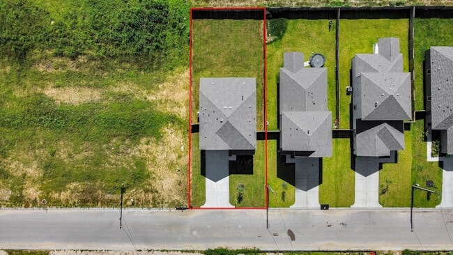 Building Photo - 25524 Roy Rogers Rd