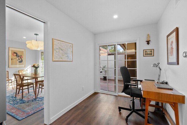 Building Photo - 7.5 Month Furnished Condo at Collwood Manor