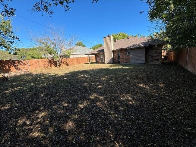 Building Photo - Beautifully updated 3-bedroom 2-bath home