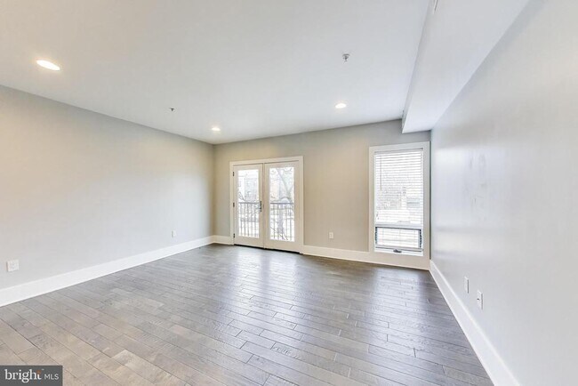 Building Photo - 1827 Benning Rd NE