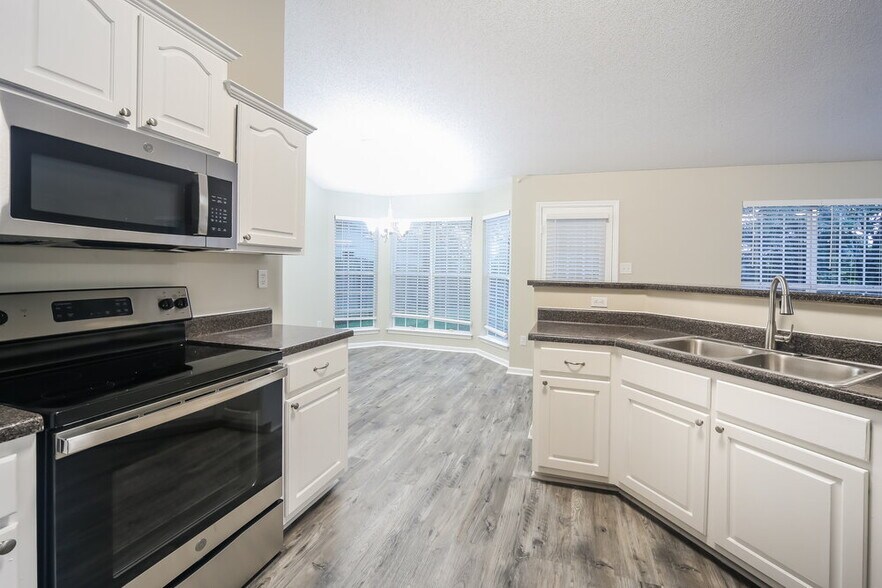 Building Photo - 5755 Kuykendall Dr