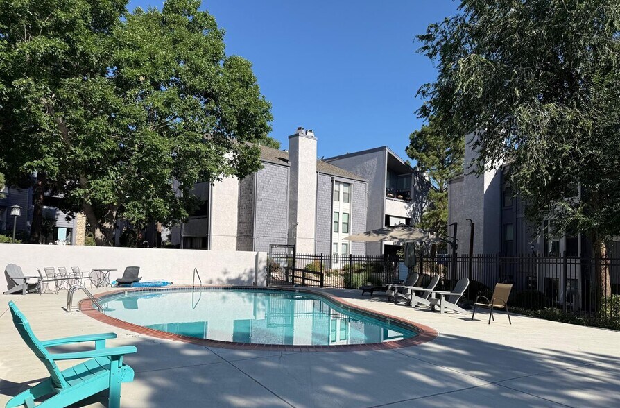 Building Photo - 6470 S Dayton St