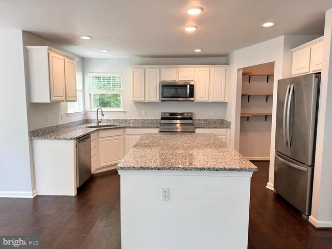 Building Photo - 206 Cranes Corner Rd