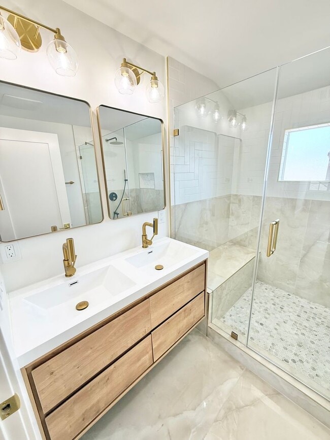 Building Photo - Fully Renovated Luxury Anaheim Residence | 4 Bed + 3.5 Bath | Dual Primary Suites |