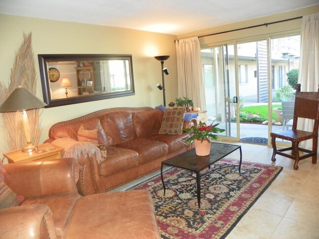 Building Photo - 6815 E 2nd St