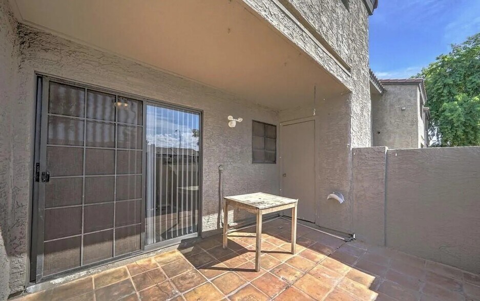 Building Photo - 533 W Guadalupe Rd