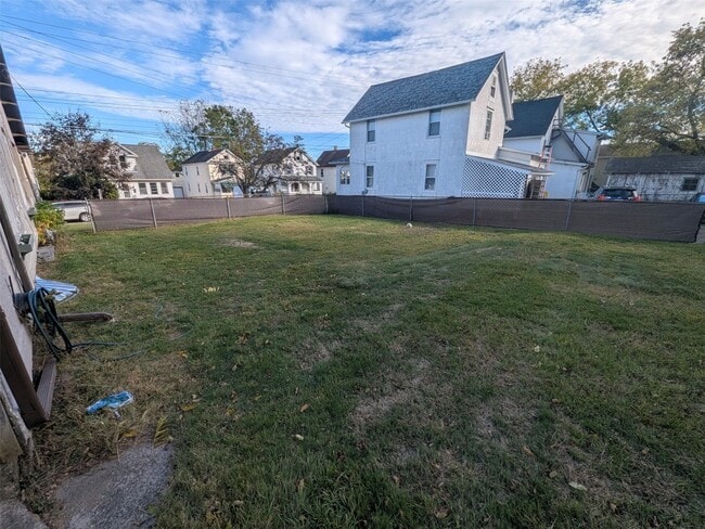 Building Photo - 309 Squires Ave