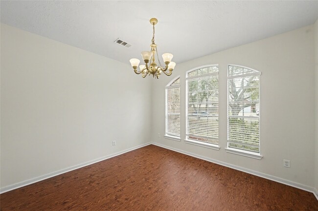 Building Photo - 1202 Woodley Bend