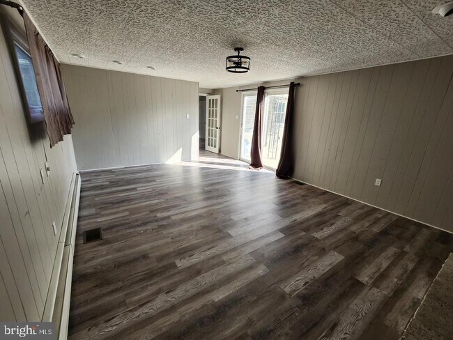 Building Photo - 5885 Avis Ln