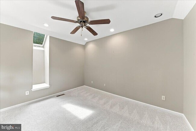 Building Photo - 400 Wooded Way