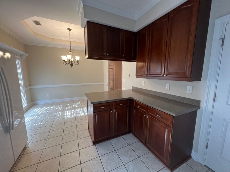 Building Photo - 714 Berry Ln