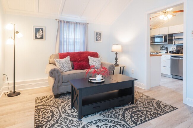 Building Photo - 4010 Laurel St