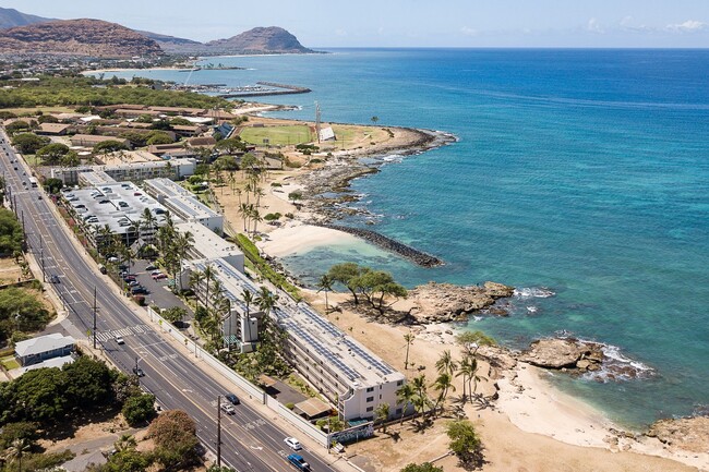 Building Photo - Makaha Surfside Studio