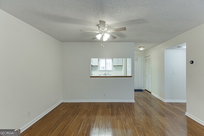 Building Photo - 33 Finch Trail NE