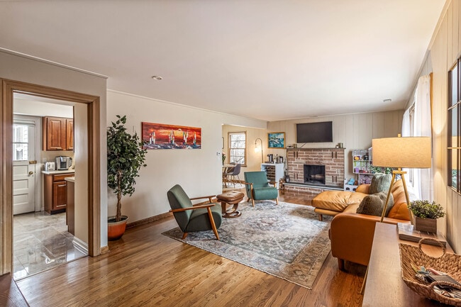 Building Photo - 1345 Lincoln Ave S