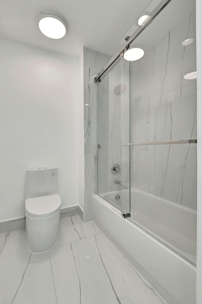 Building Photo - 10872 Tamoron Ln