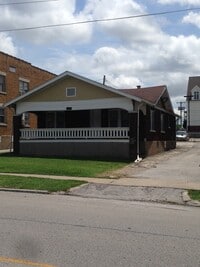Building Photo - Spacious 3/BR, 1/Bath unit near MSU campus...