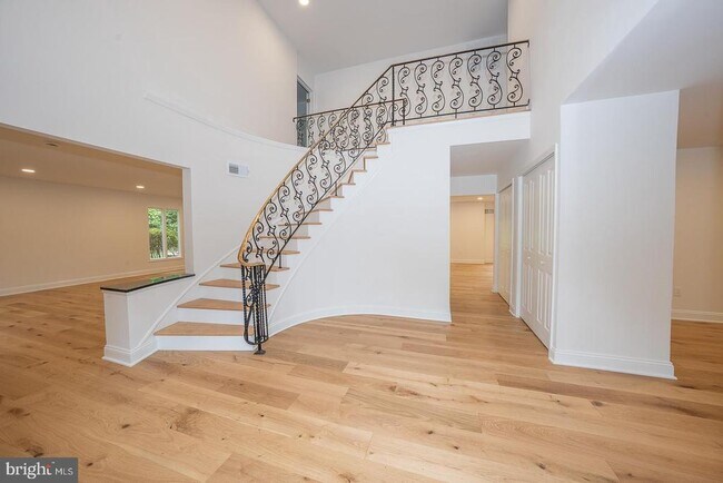 Building Photo - 4103 Laurel Dr