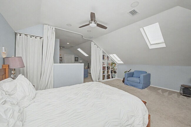 Building Photo - FIVE Bedroom Home in Bluewater Bay