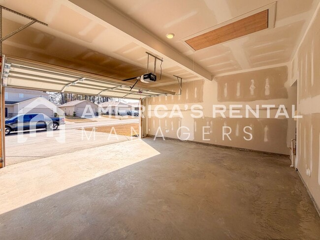 Building Photo - Move-in Special -Spacious Two Story Home with Loft! Sign a 13 month lease by 4/15/2026 and receiv...