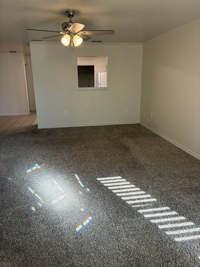 Building Photo - 810 N Belmont Ave