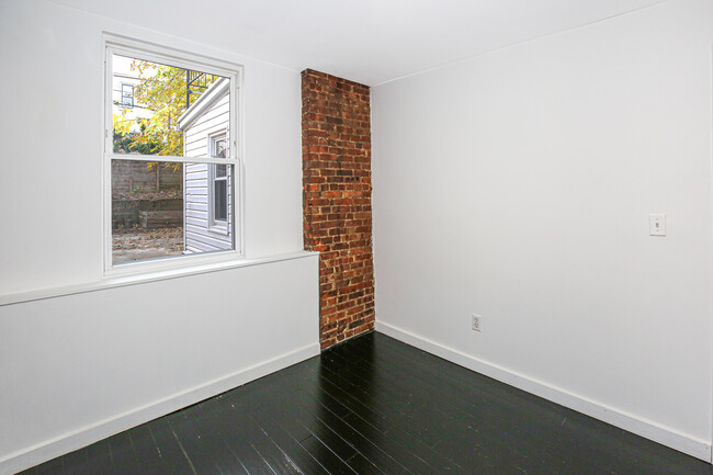 Building Photo - 1312 Putnam Ave