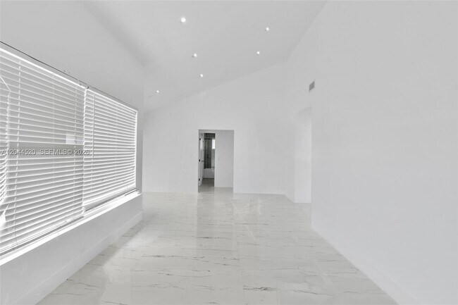 Building Photo - 8858 Harding Ave