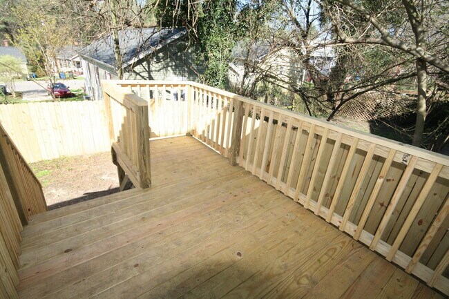 Building Photo - Duplex with All Appliances, Deck and Fence...
