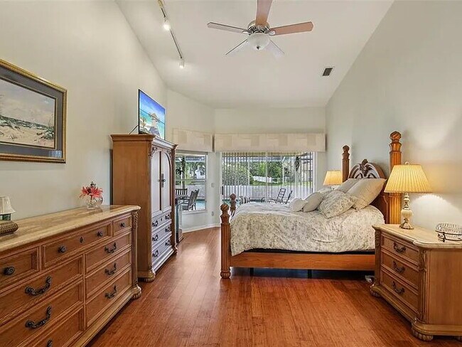 Building Photo - "Pool Home! Spacious 3-Bed, 2-Bath Gem on Shoreline Drive, Clearwater"