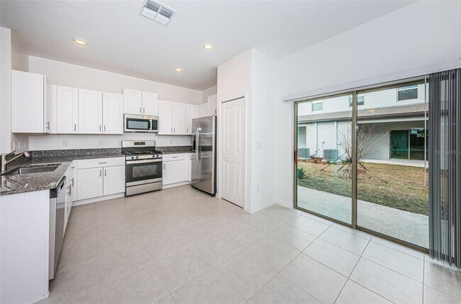 Building Photo - 8327 Crescent Oaks Dr