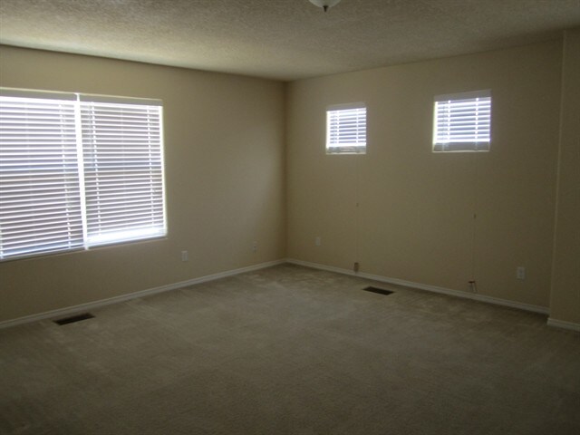 Building Photo - 3635 Buckskin Loop NE