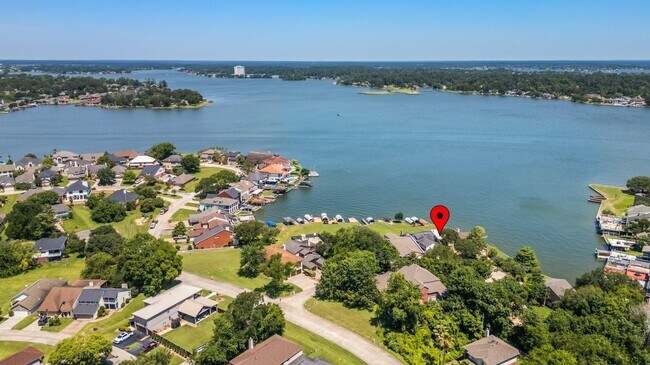 Building Photo - 112 Cove Point