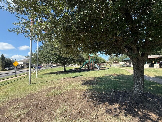 Building Photo - 1722 E Mesa Park Dr