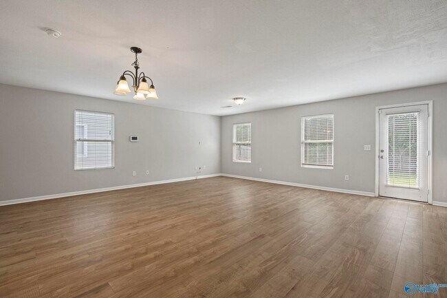 Building Photo - 102 Whitestone Dr NE