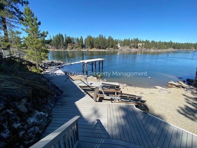 Building Photo - 2+ bed, 2 bath house on the Spokane River!