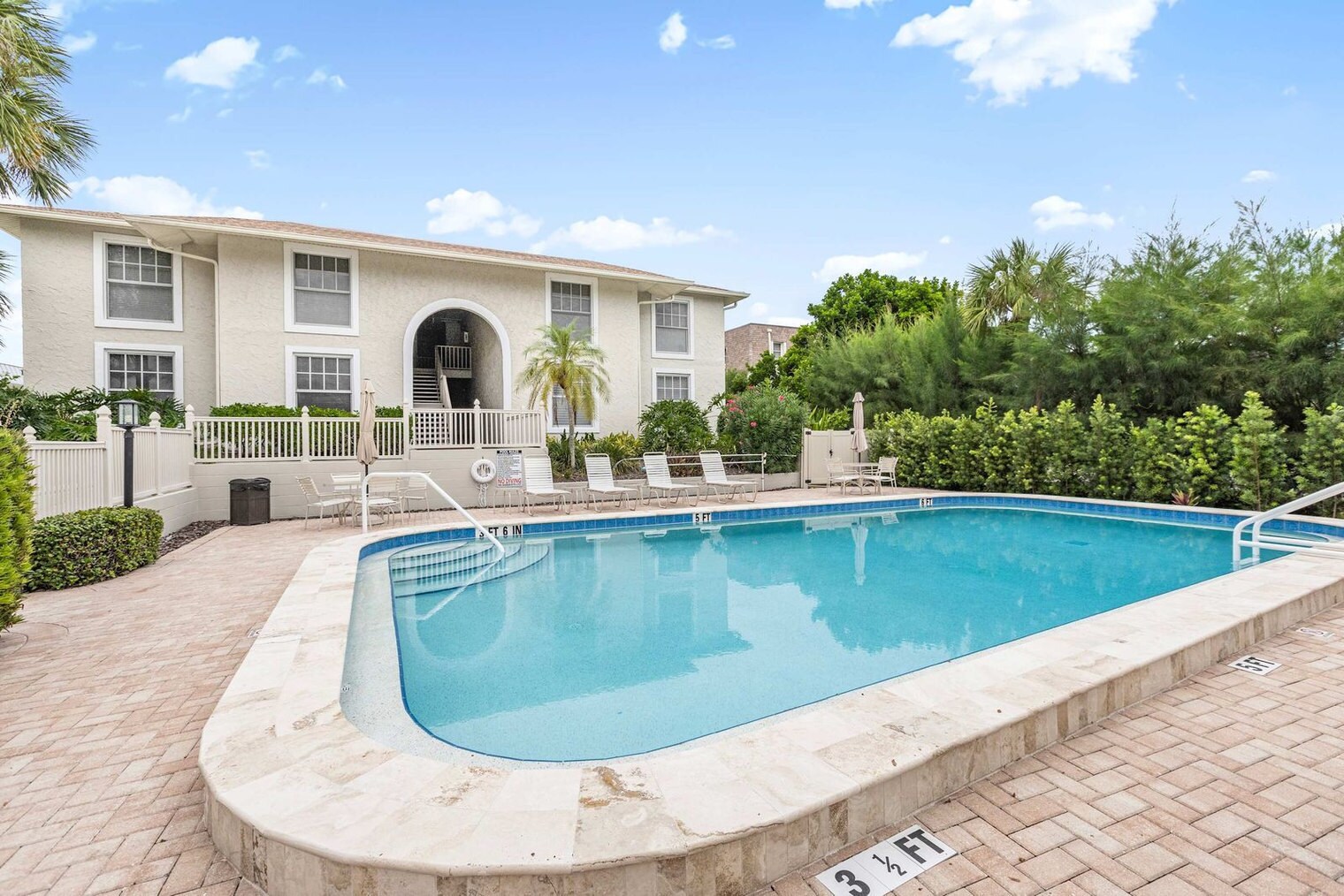 Building Photo - 5201 Gulf of Mexico Dr
