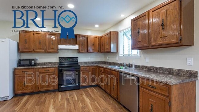 Building Photo - 605 Victory St NW