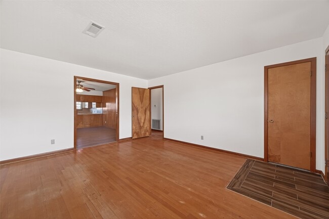 Building Photo - 2607 Penfield Dr