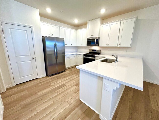 Building Photo - Brand new Townhome in Summerlin Grand Park Village