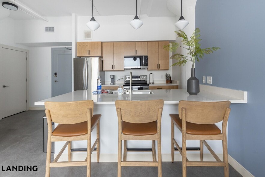 Building Photo - 5000 Euclid Ave