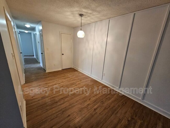 Building Photo - 2805 Treestead Cir