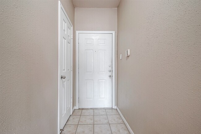 Building Photo - 1330 Old Spanish Trl