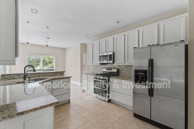 Building Photo - 4301 Hidden Lakes Dr