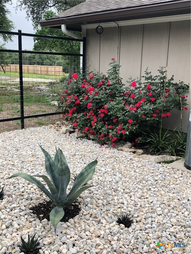 Building Photo - 2046 Mulberry Cir