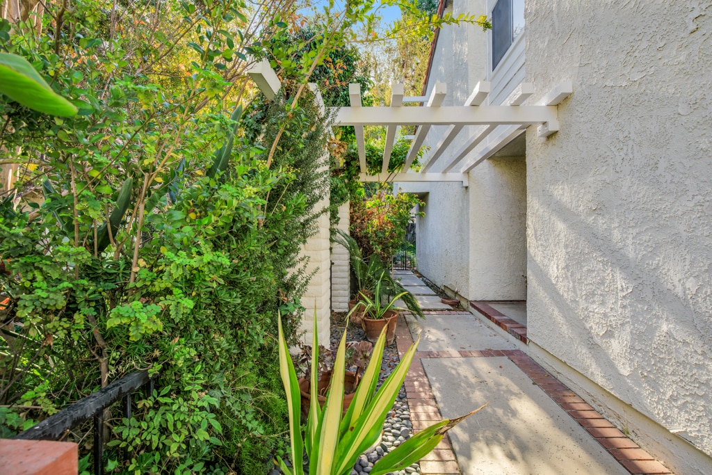 Building Photo - 23450 Park Hermosa