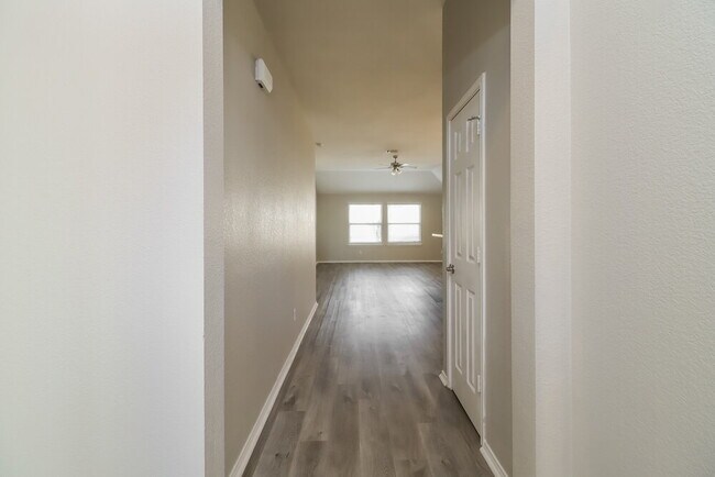 Building Photo - 1108 Junegrass Ln